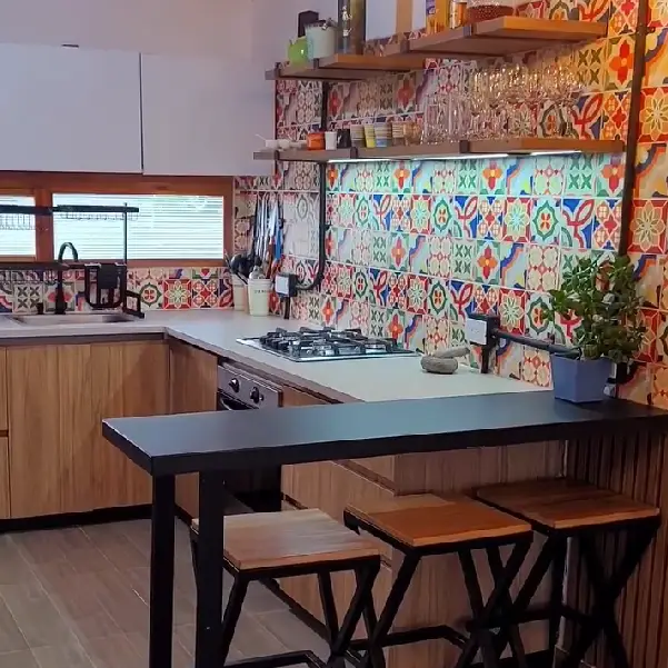 Cocina estilo vintage en Guarne, Antioquia, cerca a Medellín, con diseño personalizado y detalles artesanales.