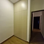Clóset en madera RH con diseño moderno en Medellín, Colombia
