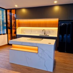 Cocinas modernas diseñadas y fabricadas en Medellín, con acabados de alta calidad y diseño personalizado.